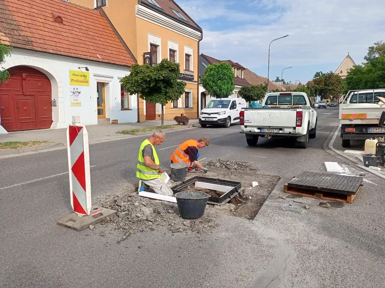 Výmena kanalizačného poklopu na ceste